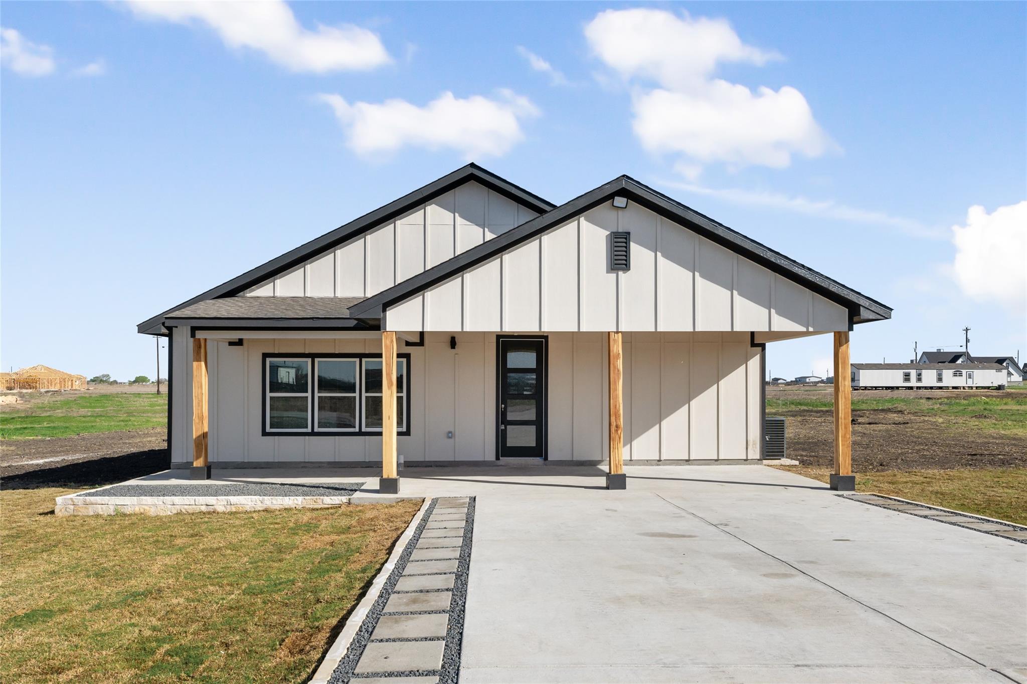195 Bianca Circle Del Valle TX 78617