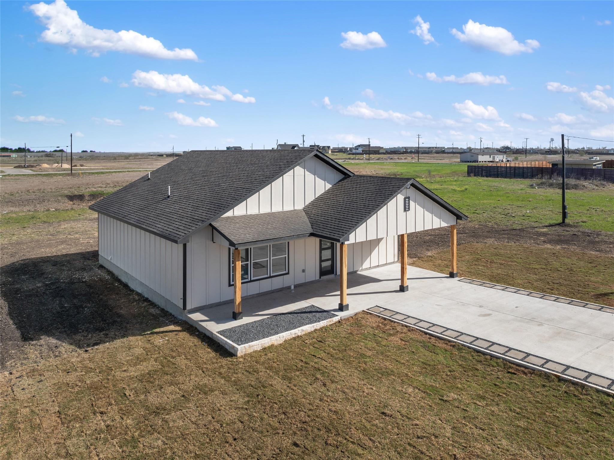 195 Bianca Circle Del Valle TX 78617