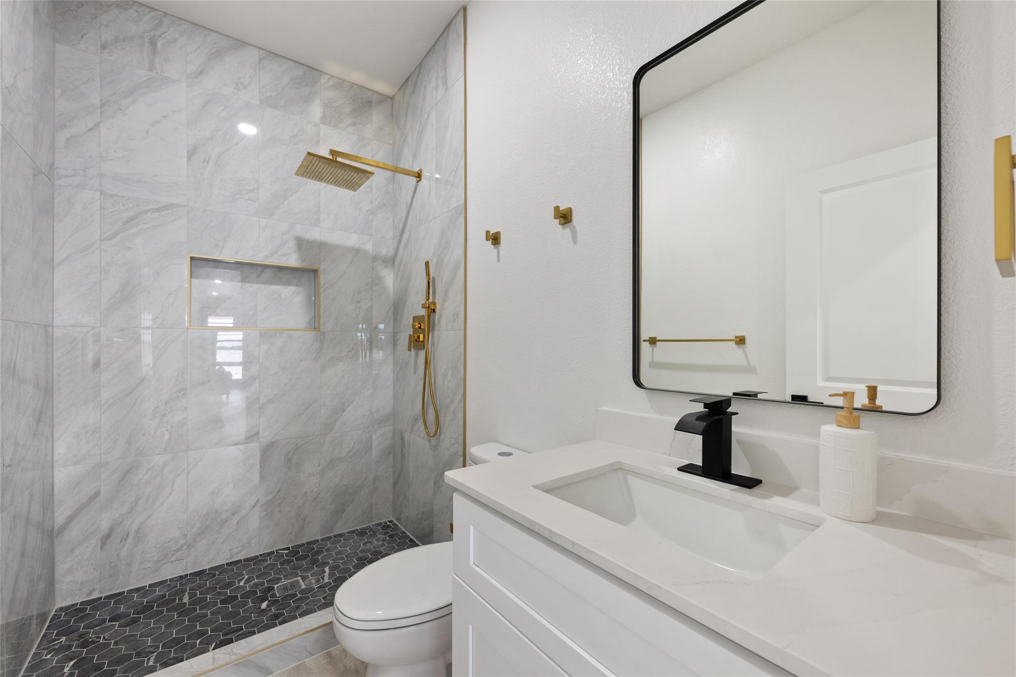 195 Bianca Circle Del Valle TX 78617