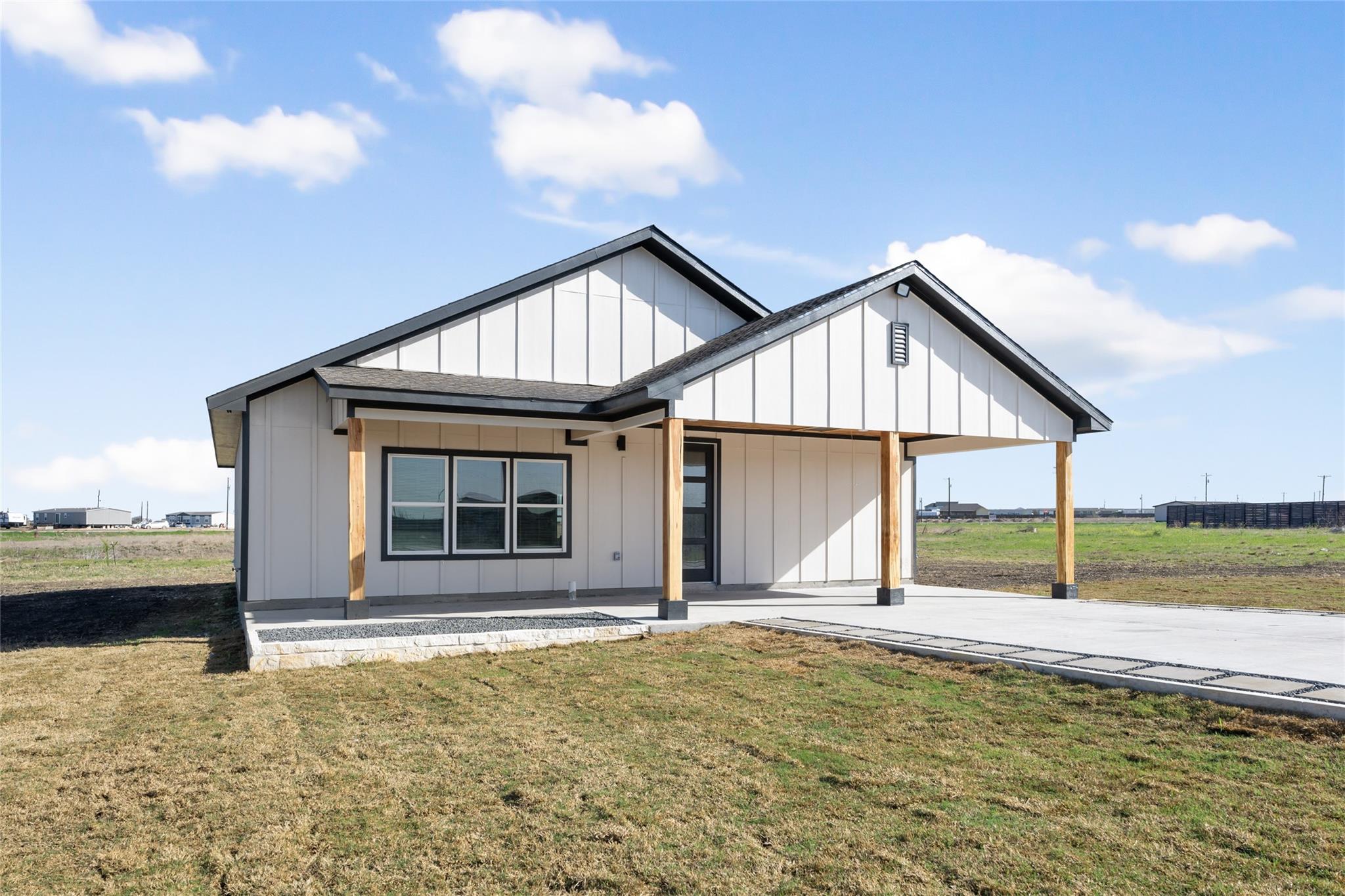 195 Bianca Circle Del Valle TX 78617