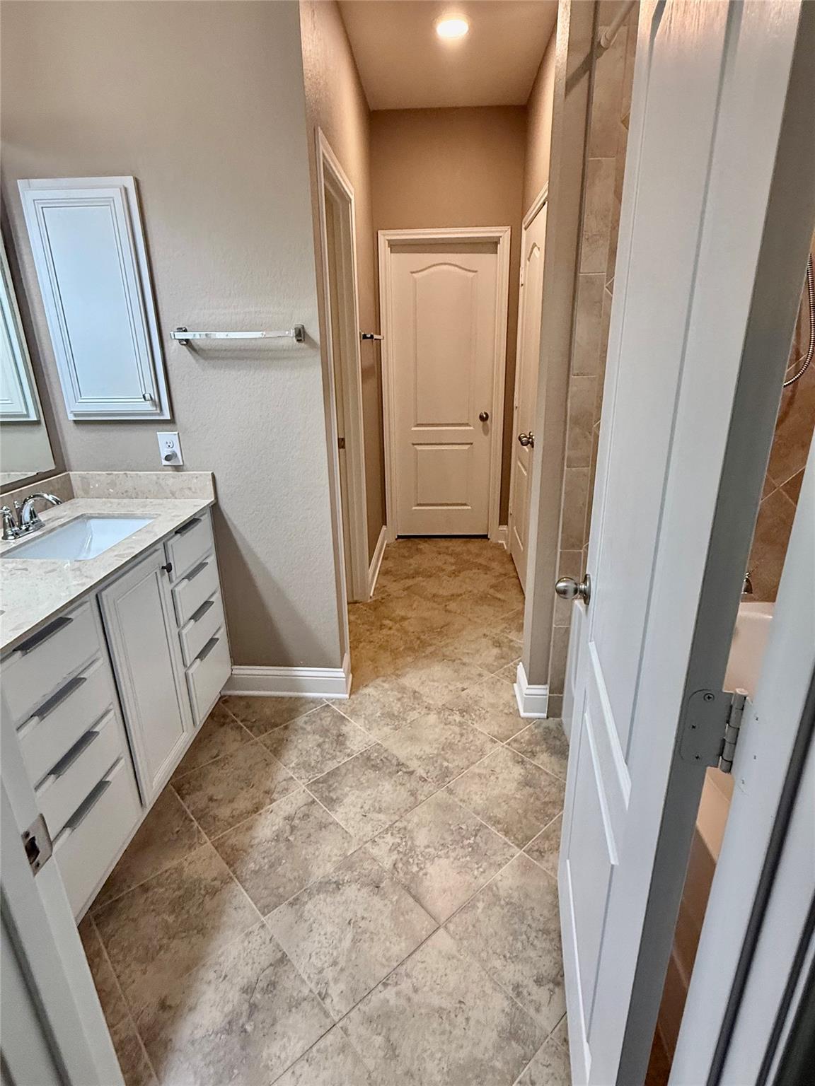 6904 Ondantra Bend Austin TX 78744