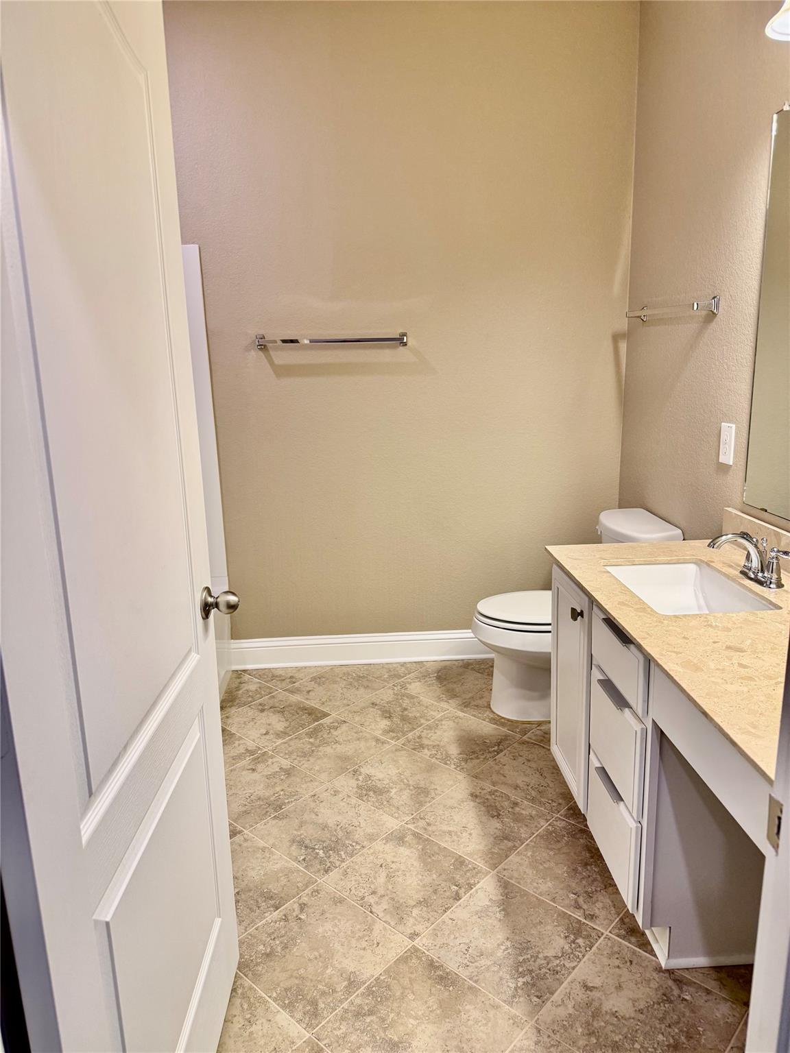 6904 Ondantra Bend Austin TX 78744