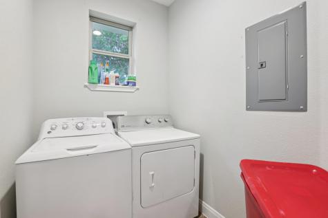 112 Twin Lakes Lane Bastrop TX 78602