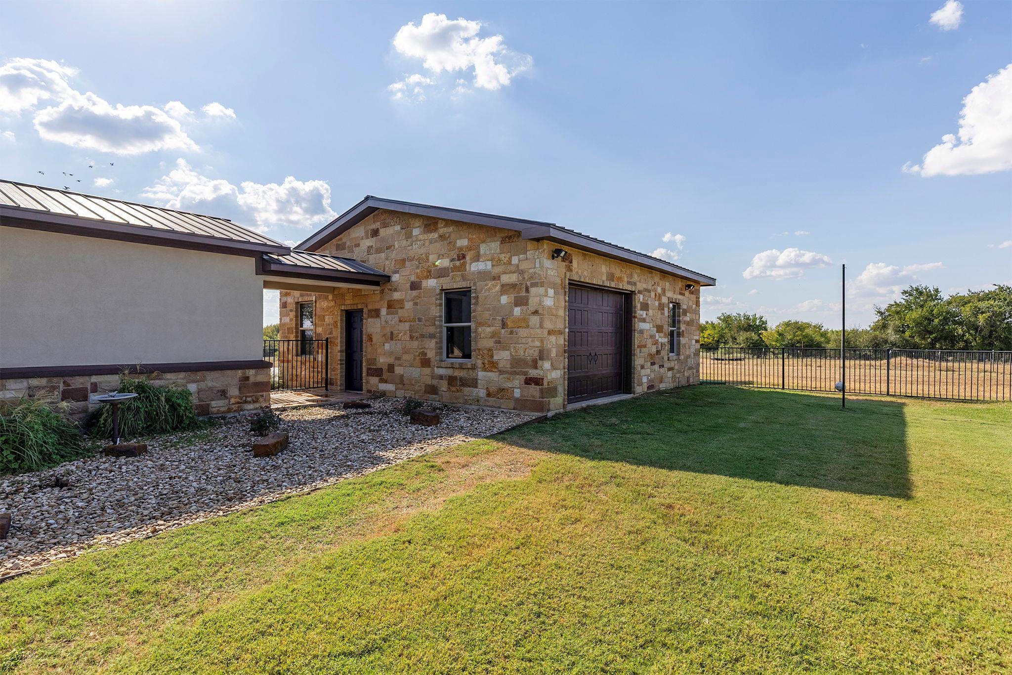 1124 County Road 301 Elgin TX 78621