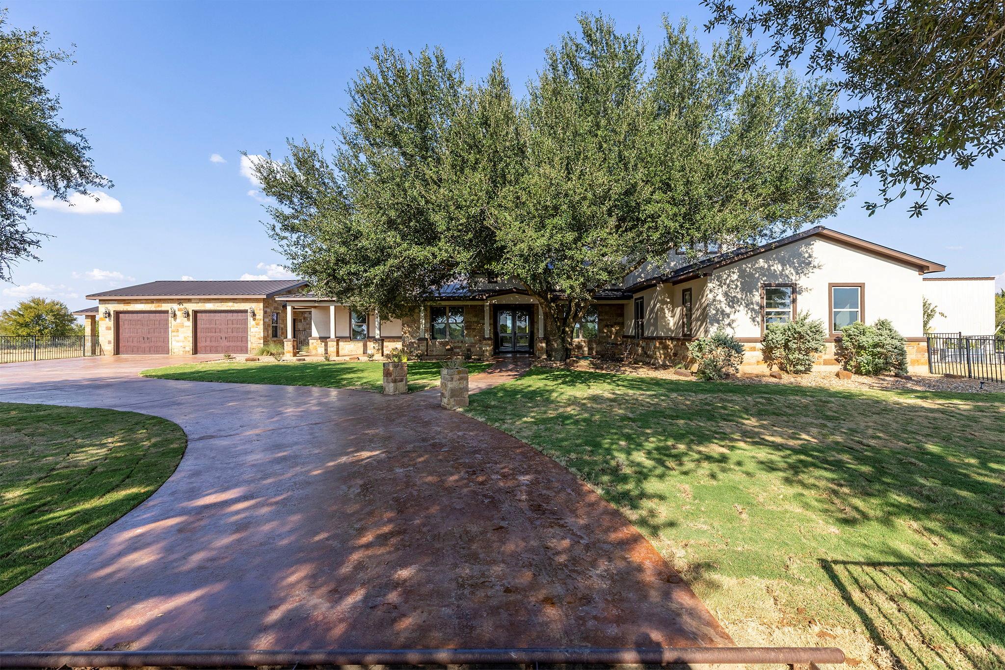 1124 County Road 301 Elgin TX 78621