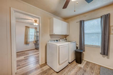204 W Lakeshore Drive Llano TX 78643
