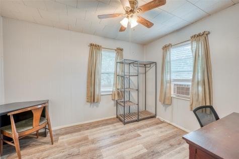 204 W Lakeshore Drive Llano TX 78643