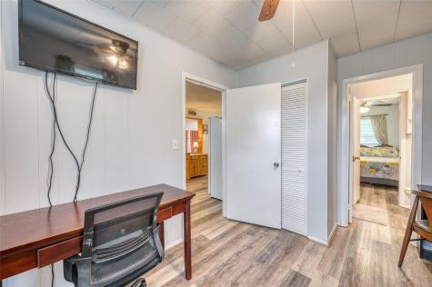 204 W Lakeshore Drive Llano TX 78643
