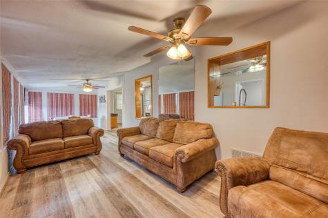 204 W Lakeshore Drive Llano TX 78643