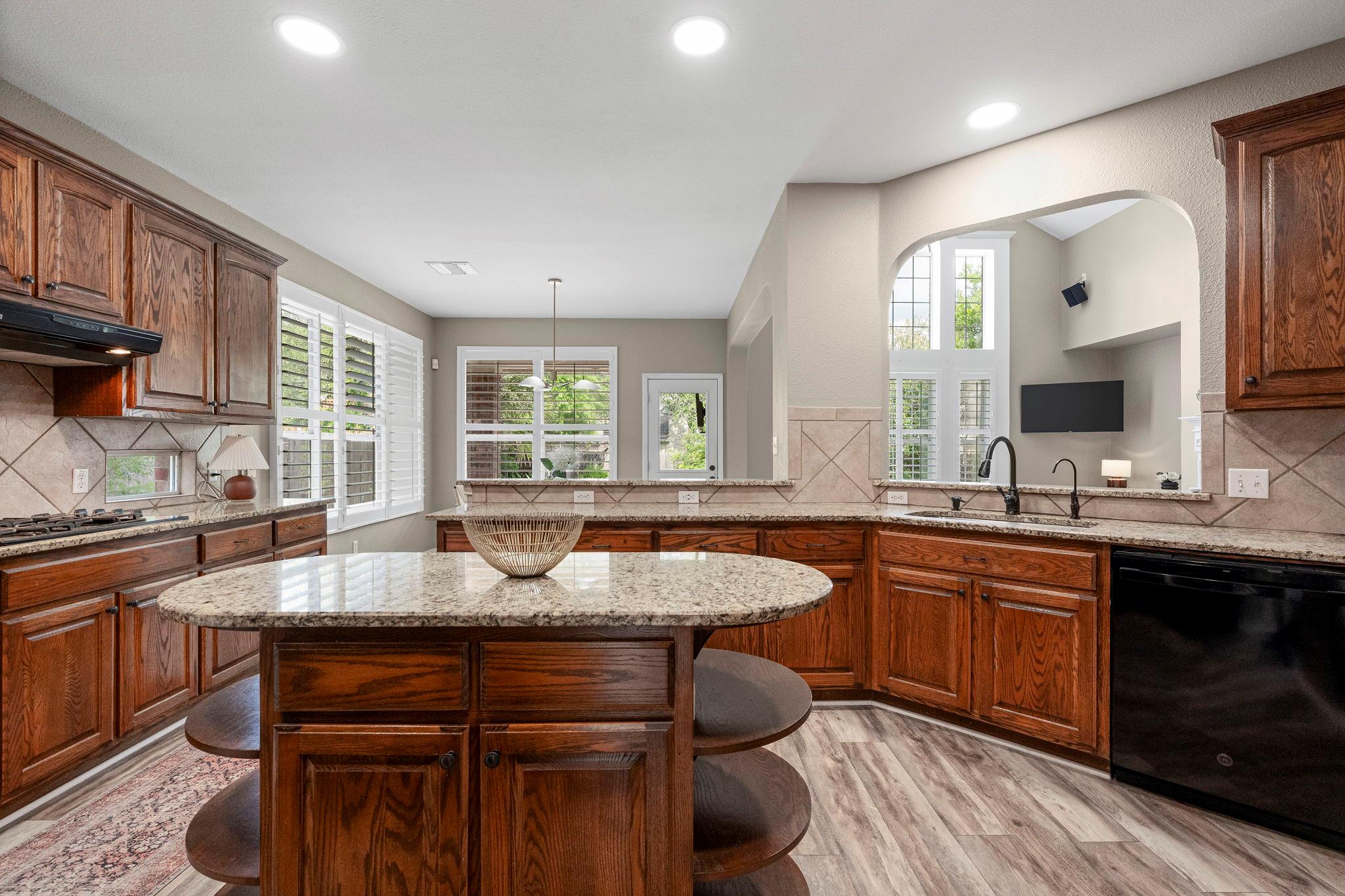 5800 Anselm Court Austin TX 78739