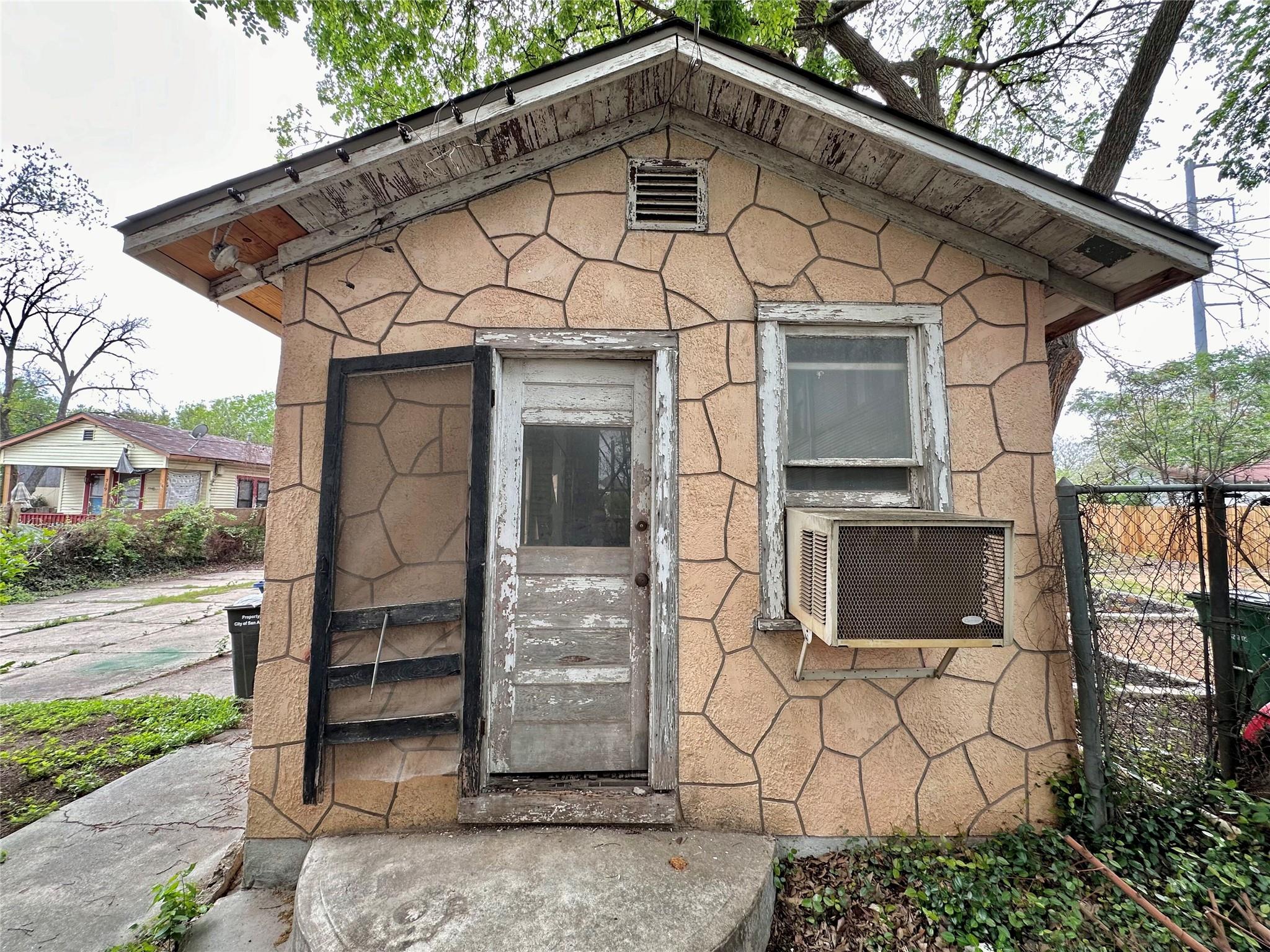 727 N Pine Street San Antonio TX 78202