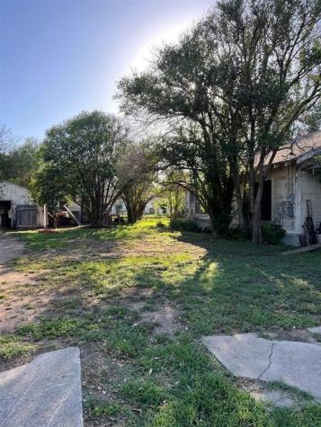 606 S Chestnut Street Lampasas TX 76550