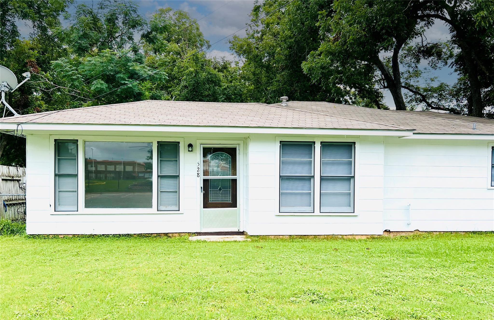 528 E Milam Street La Grange TX 78945