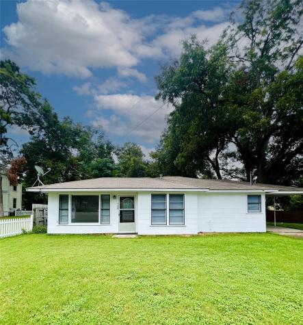 528 E Milam Street La Grange TX 78945
