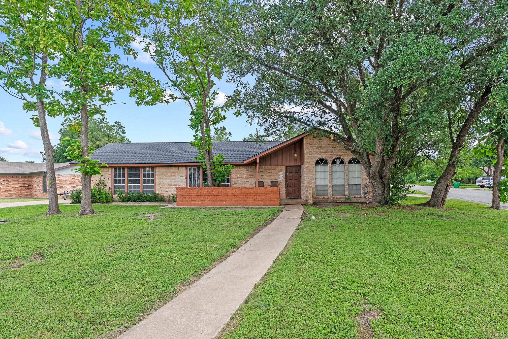2400 Grace Street Taylor TX 76574