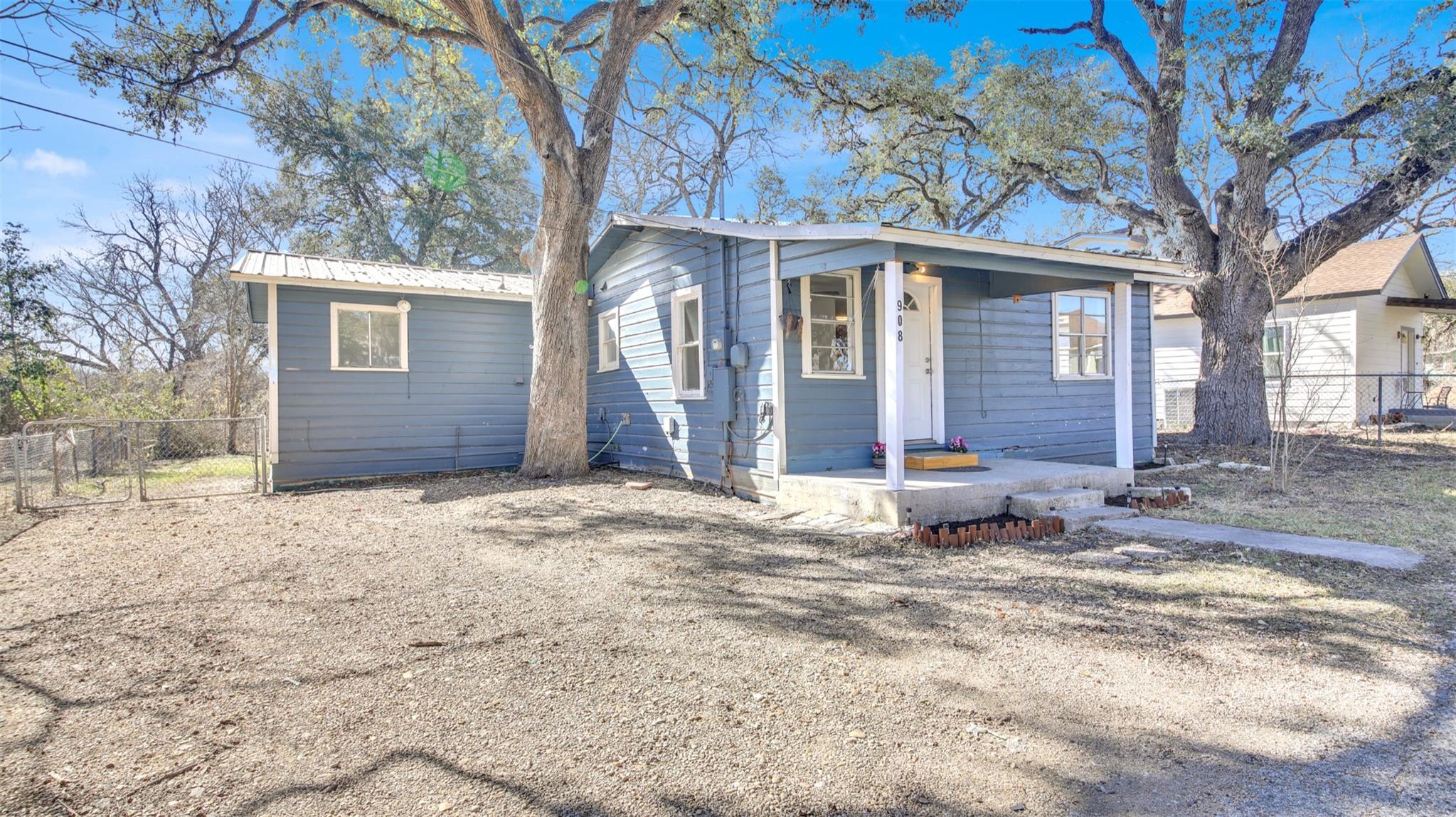 908 Tank Street Lockhart TX 78644
