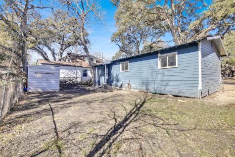 908 Tank Street Lockhart TX 78644