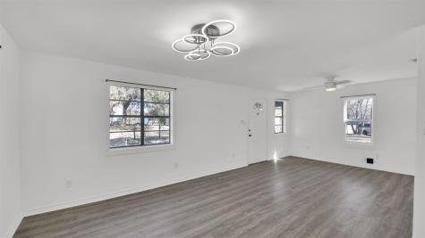 908 Tank Street Lockhart TX 78644