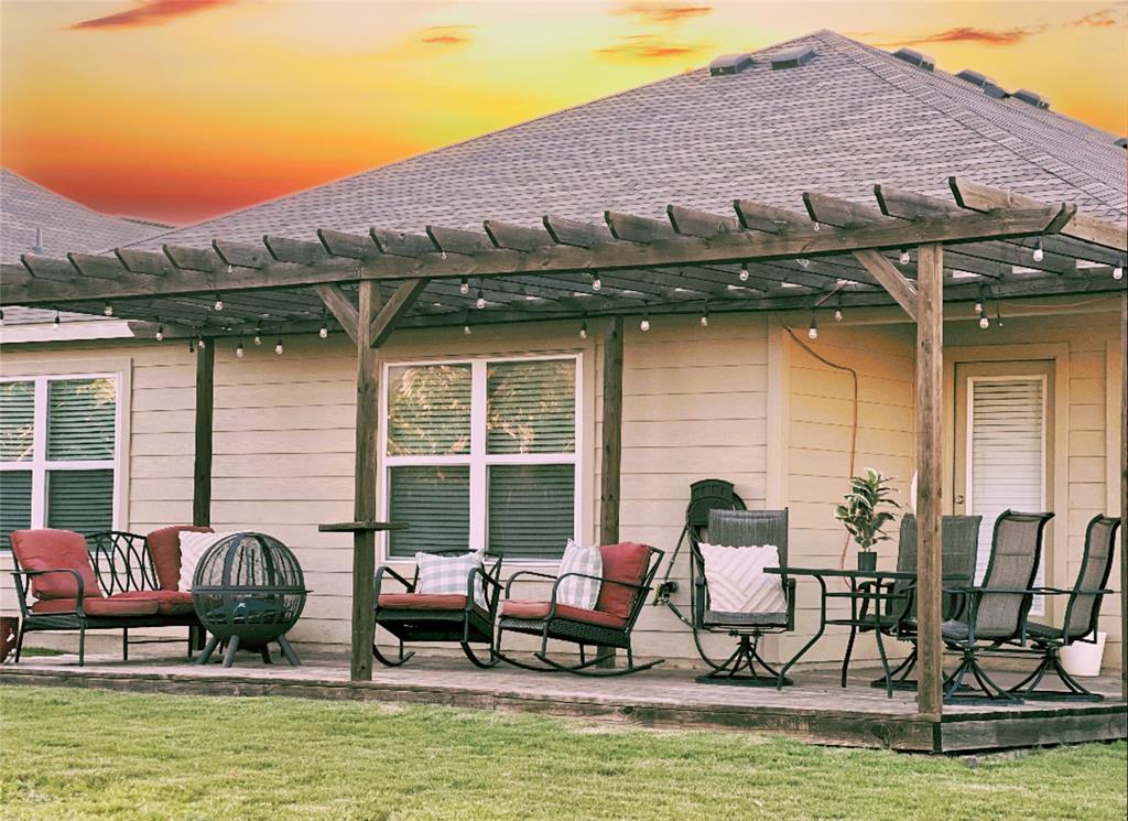 527 N Hendelson Lane Hutto TX 78634