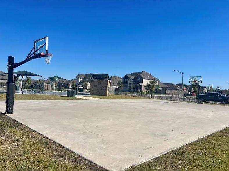 527 N Hendelson Lane Hutto TX 78634