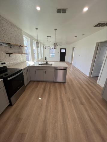 115 W Ila Street Elgin TX 78621