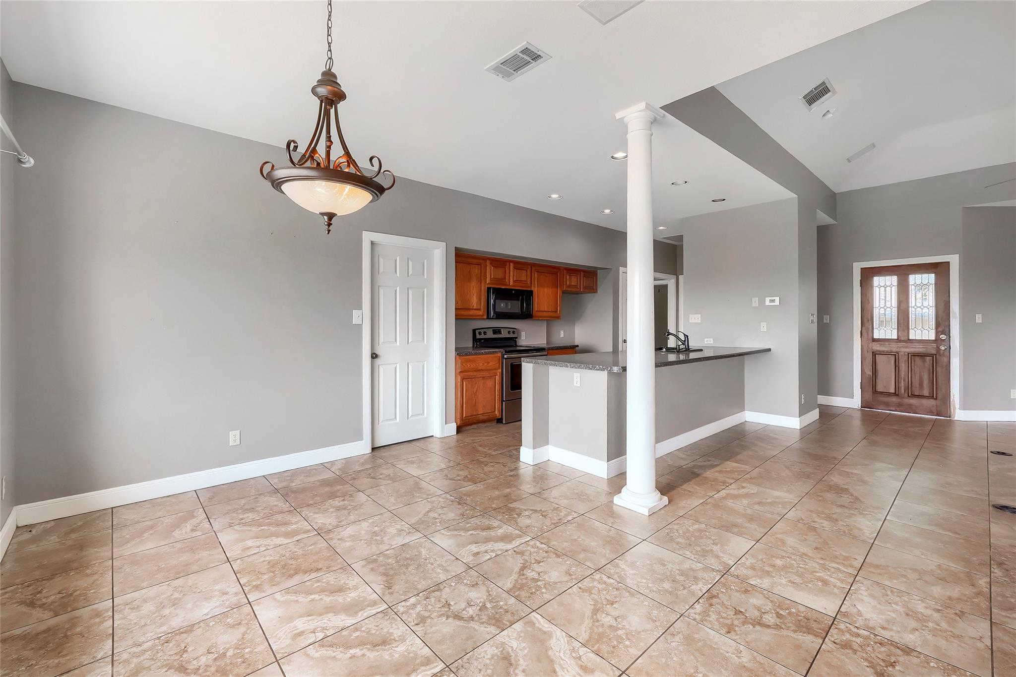1607 Clubhouse Hill Drive Spicewood TX 78669