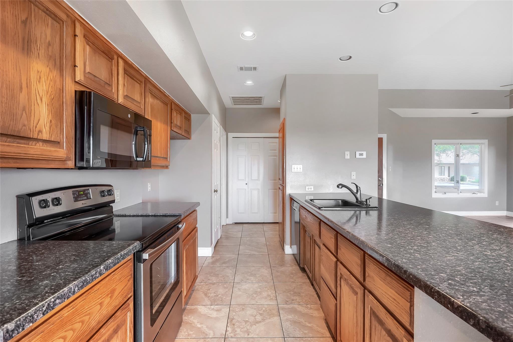 1607 Clubhouse Hill Drive Spicewood TX 78669