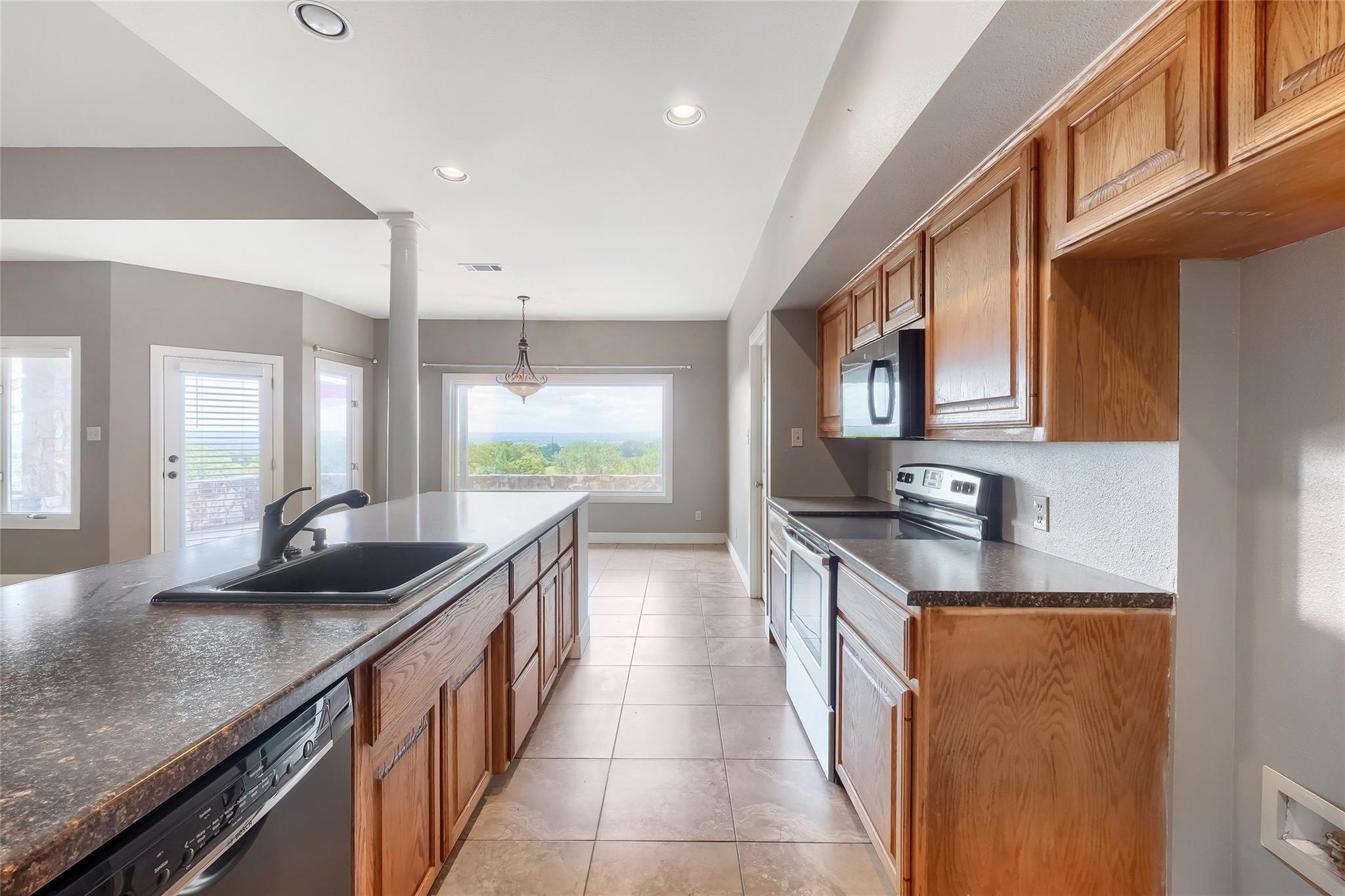 1607 Clubhouse Hill Drive Spicewood TX 78669