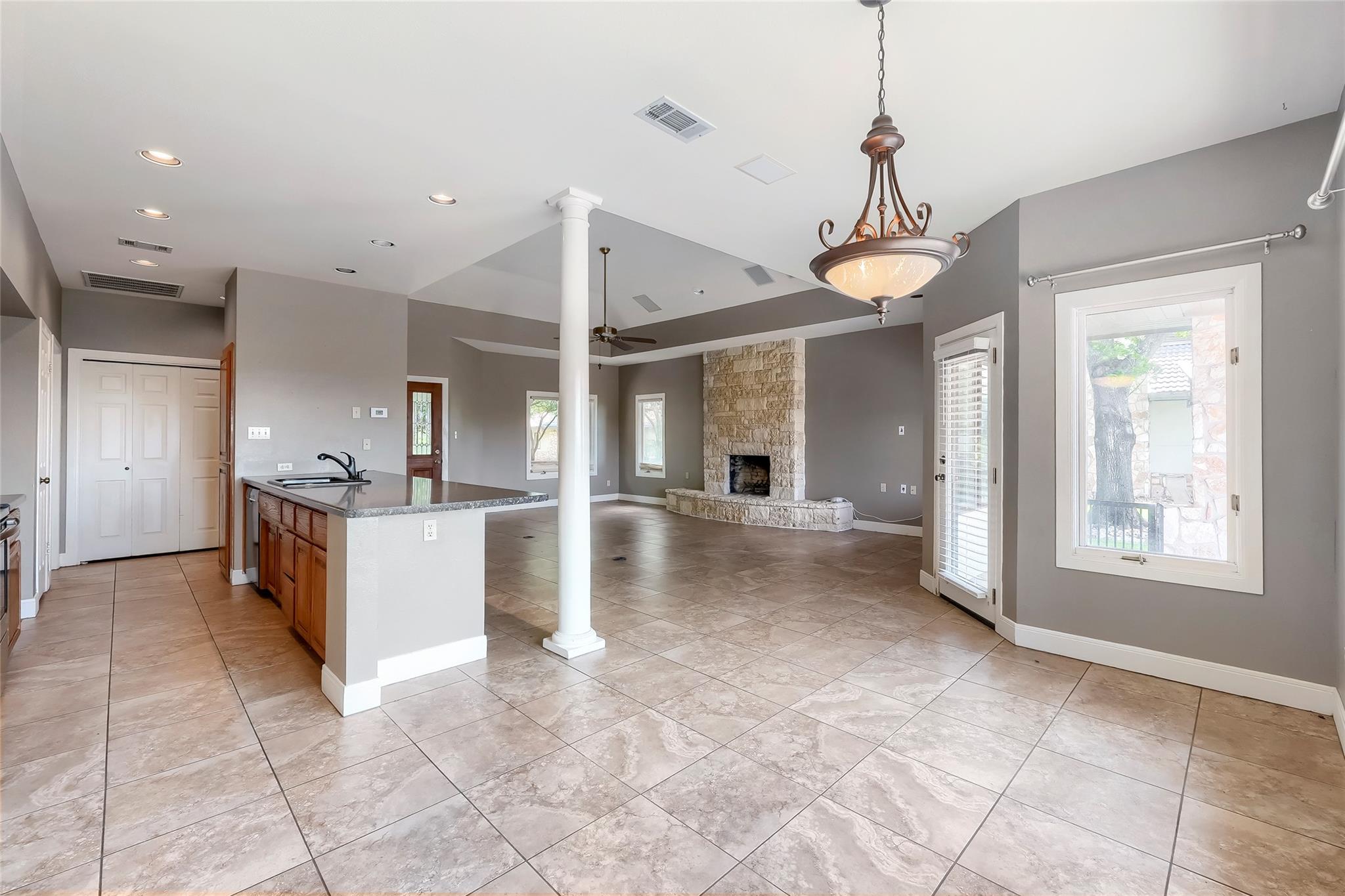 1607 Clubhouse Hill Drive Spicewood TX 78669