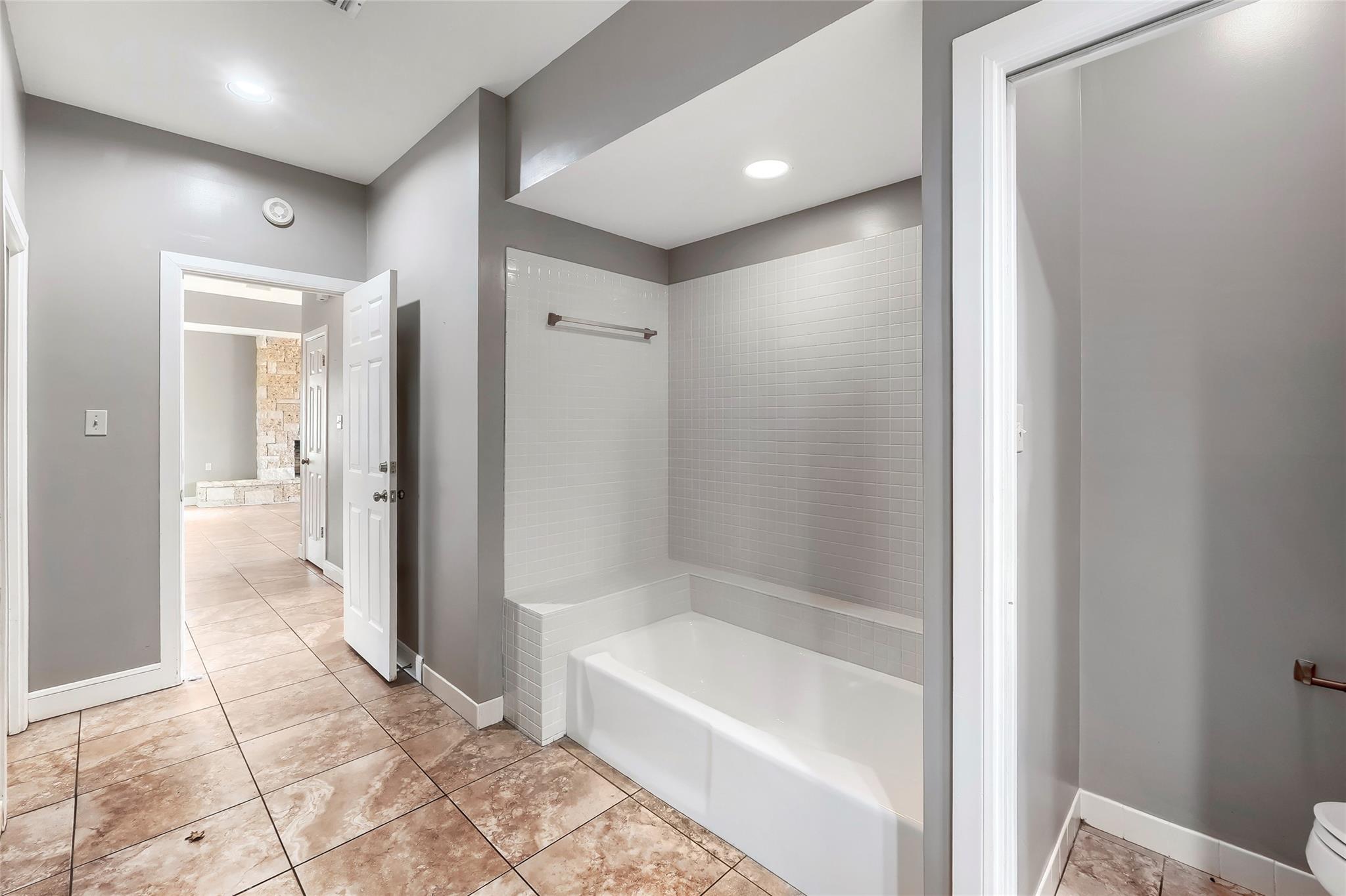 1607 Clubhouse Hill Drive Spicewood TX 78669