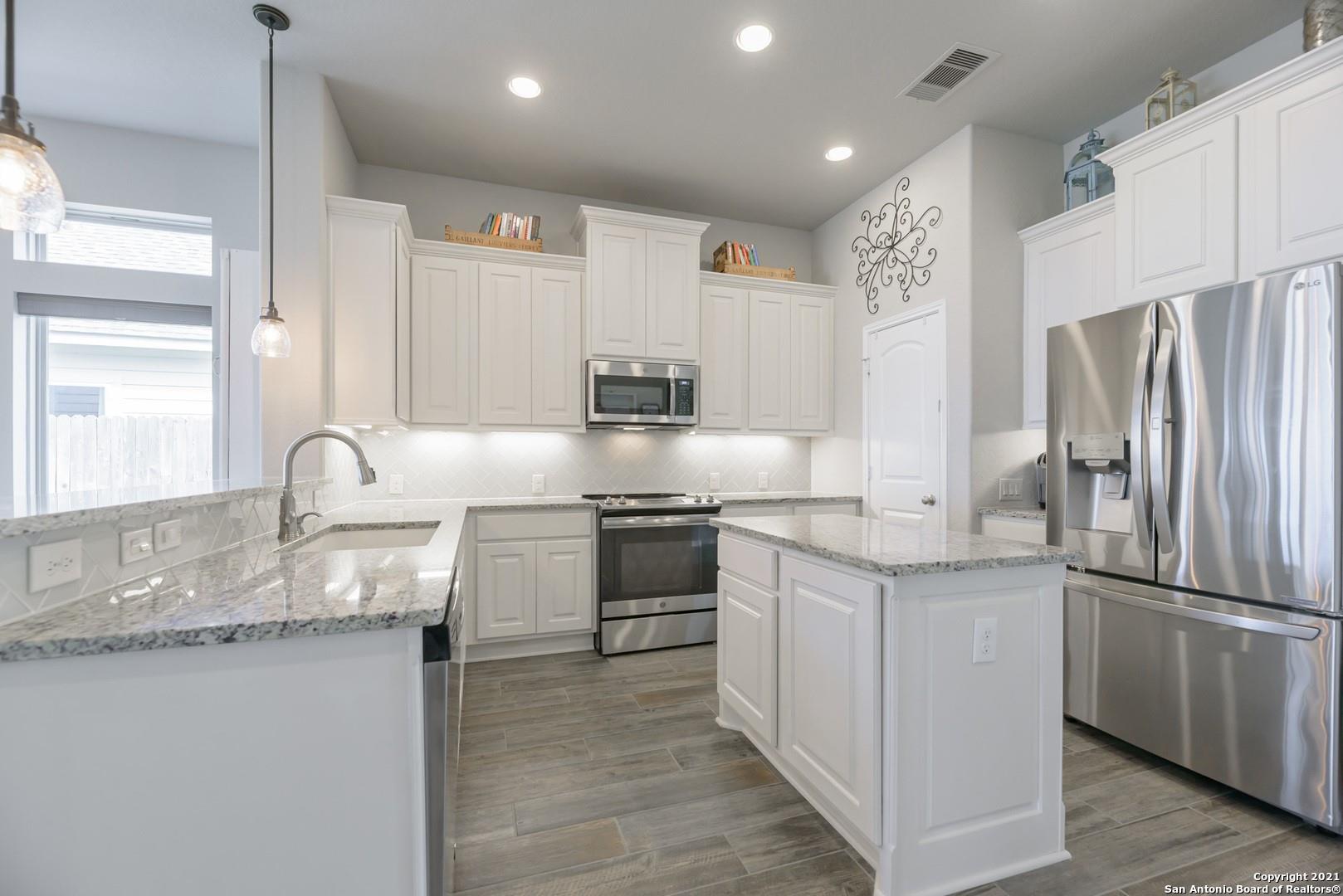 2032 Glen Hollow Seguin TX 78155