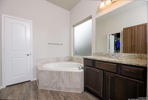 2032 Glen Hollow Seguin TX 78155