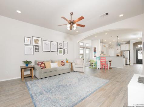 2032 Glen Hollow Seguin TX 78155