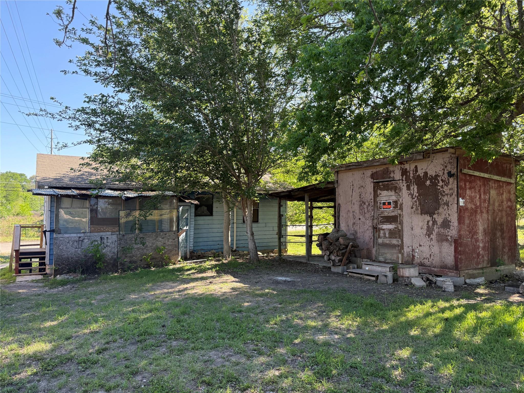 907 E Market Street Lockhart TX 78644