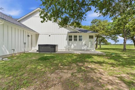 1145 W County Road 415 Lexington TX 78947