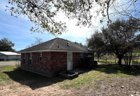 833 E Camp Street La Grange TX 78945