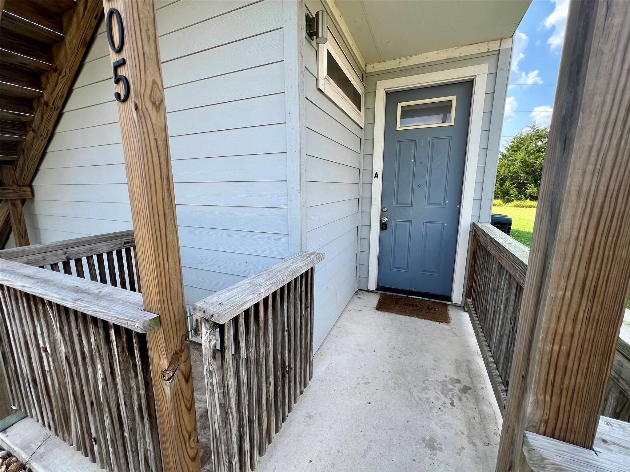 805 Hallie Cove Lockhart TX 78644