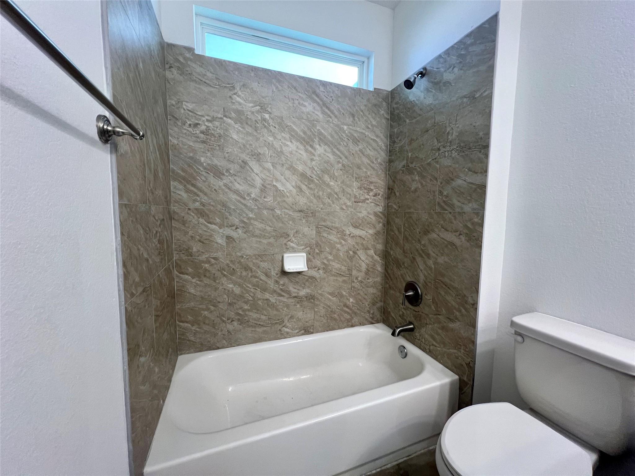 805 Hallie Cove Lockhart TX 78644