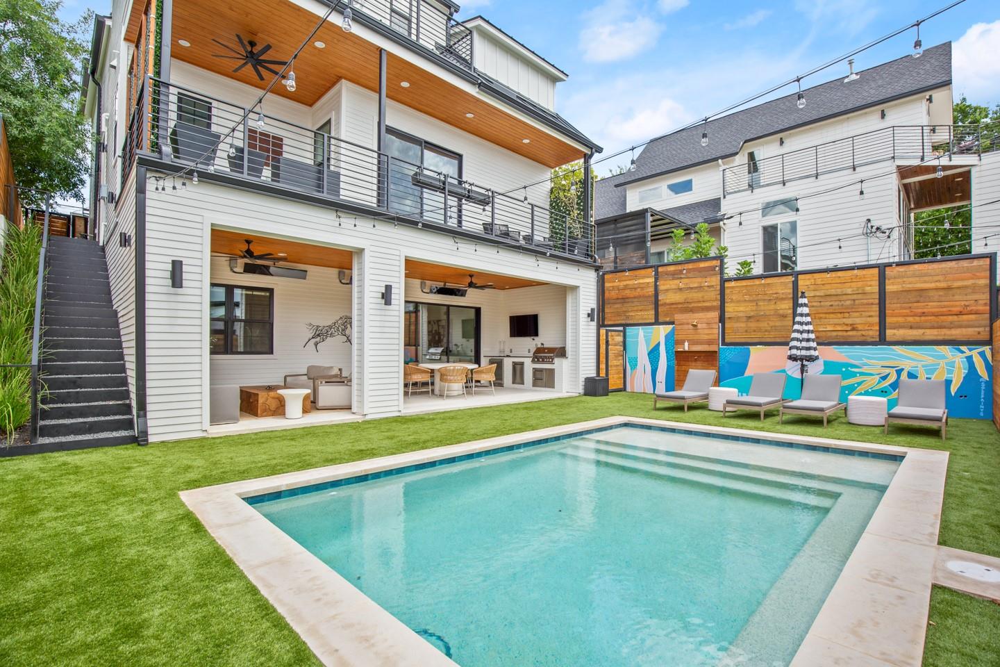 2005 E 8th Street Austin TX 78702