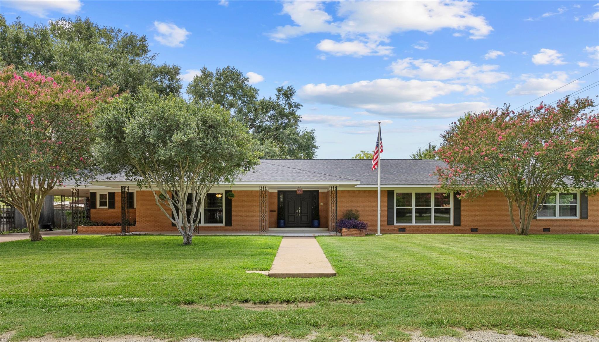 705 Whitehead Street Smithville TX 78957