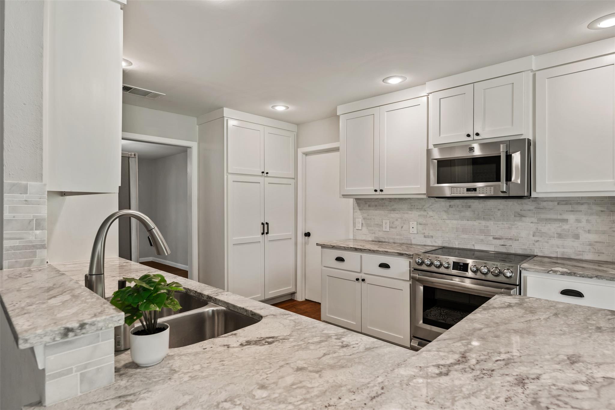 1600 Pin Oak Lane Round Rock TX 78681