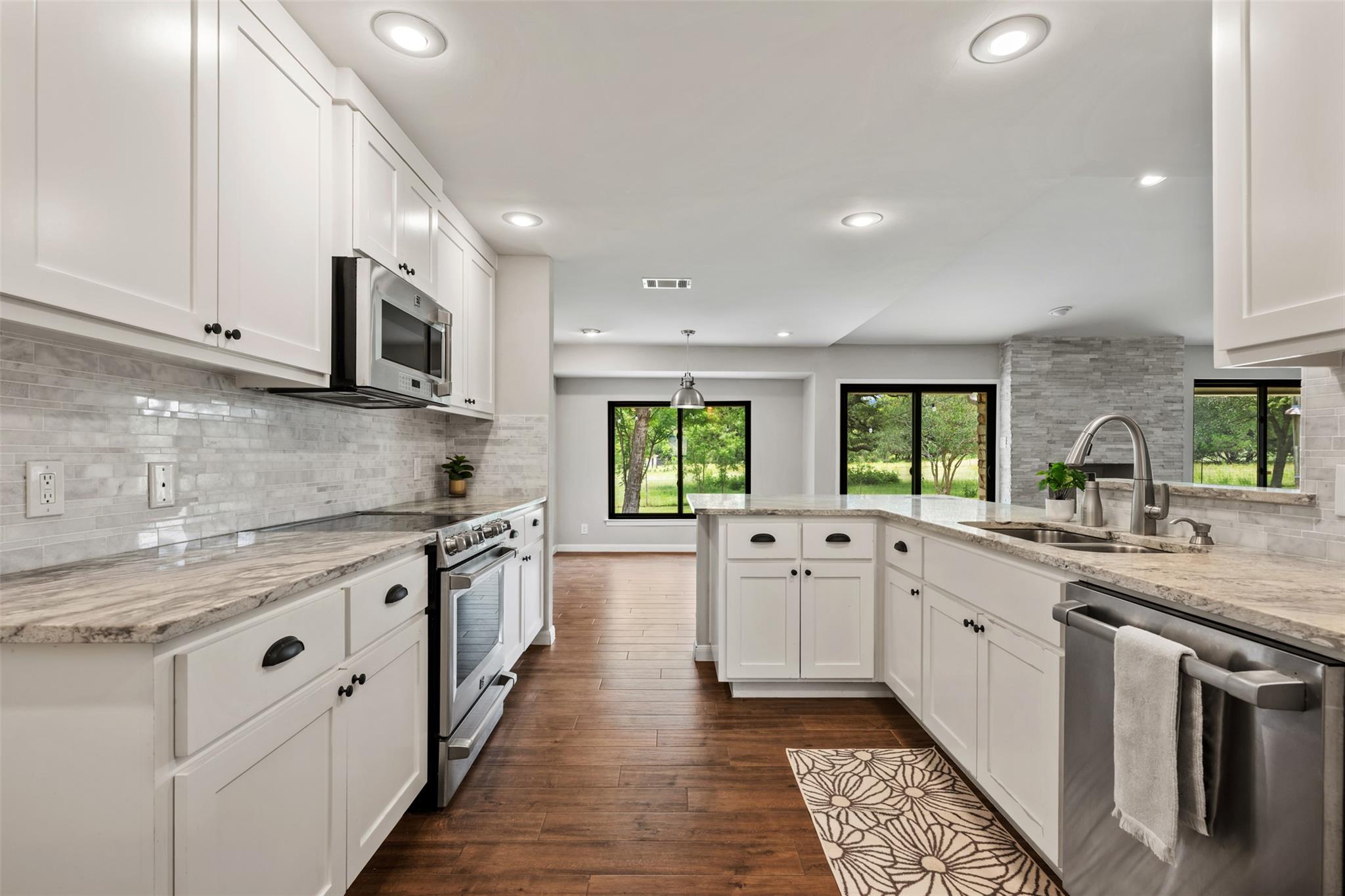 1600 Pin Oak Lane Round Rock TX 78681