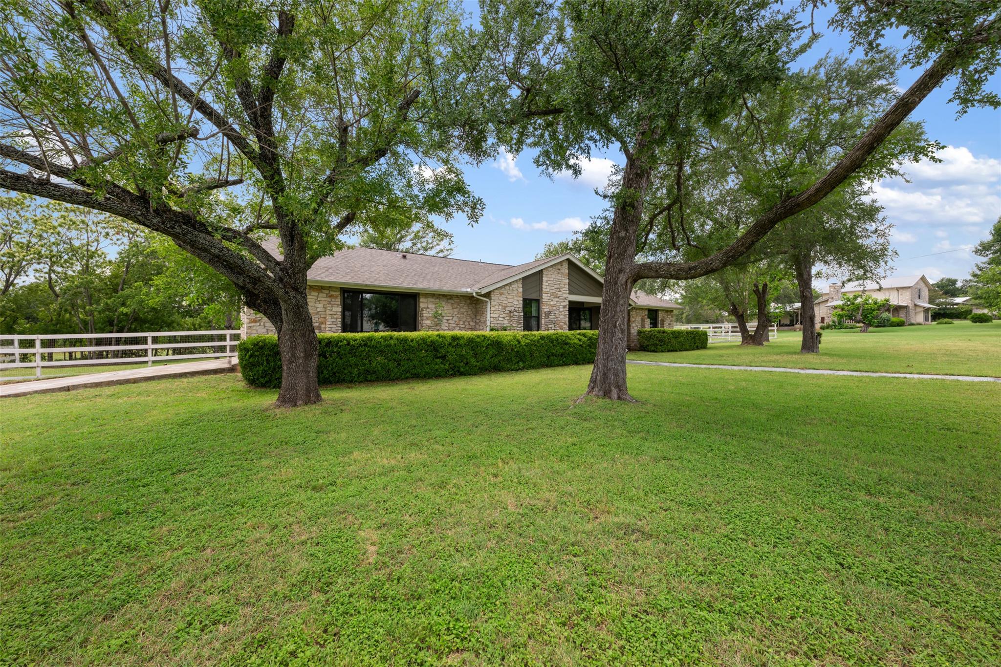 1600 Pin Oak Lane Round Rock TX 78681