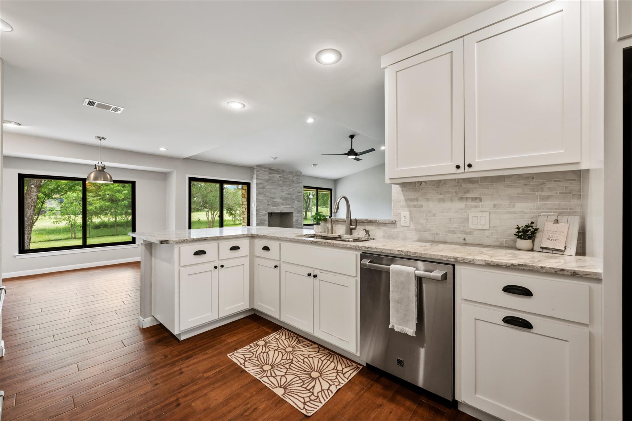 1600 Pin Oak Lane Round Rock TX 78681