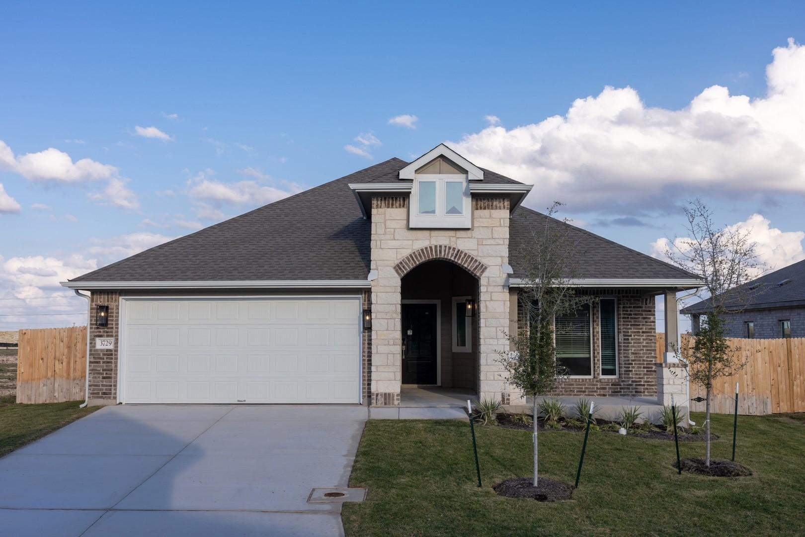 3729 Pin Oak Hills Seguin TX 78155
