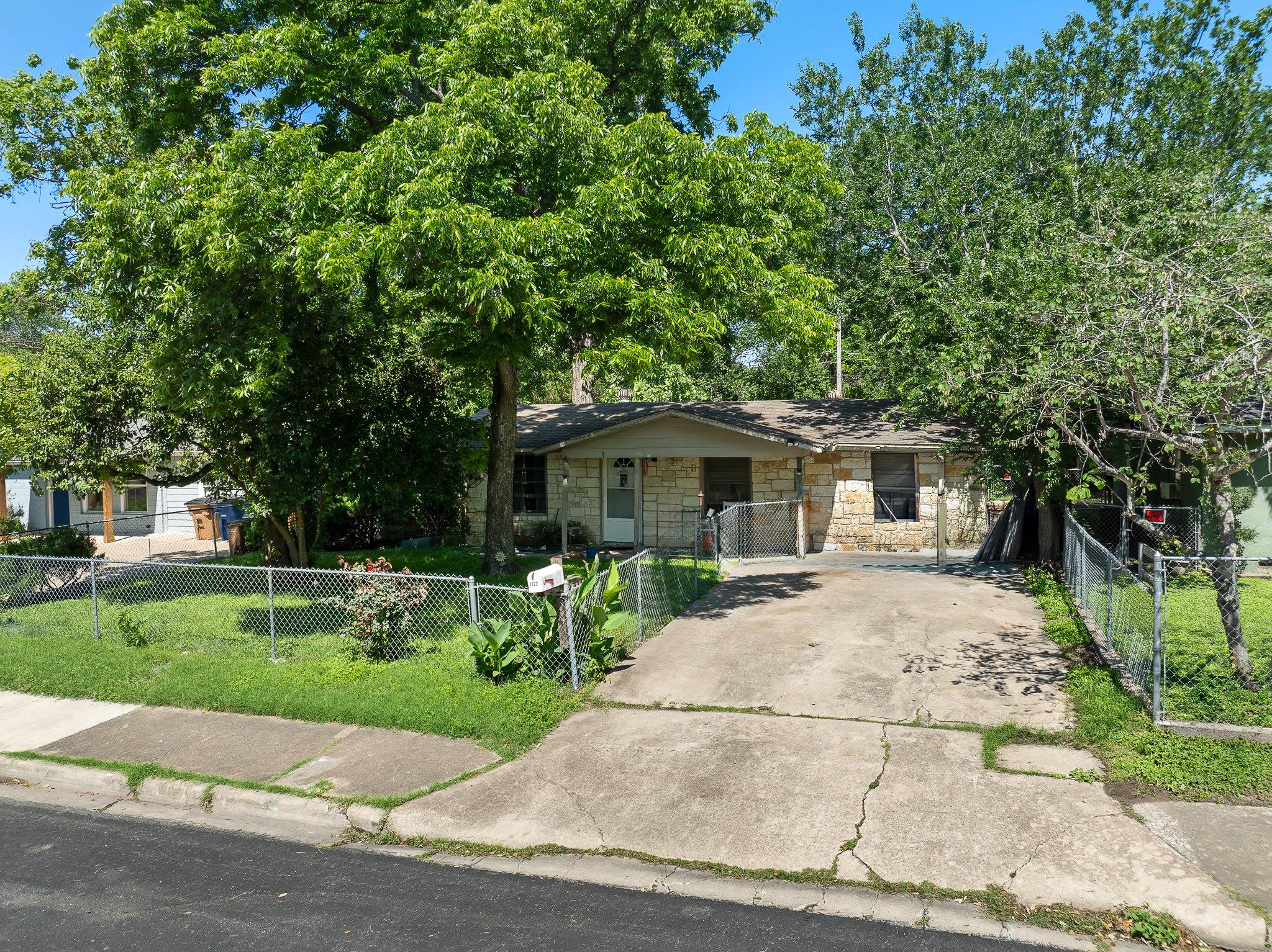 1122 Spur #D Street Austin TX 78721