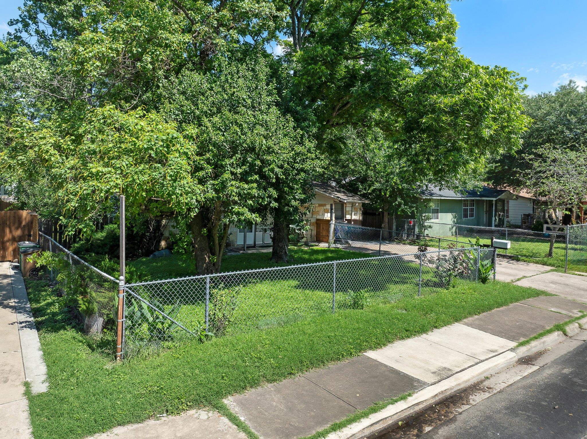 1122 Spur #D Street Austin TX 78721