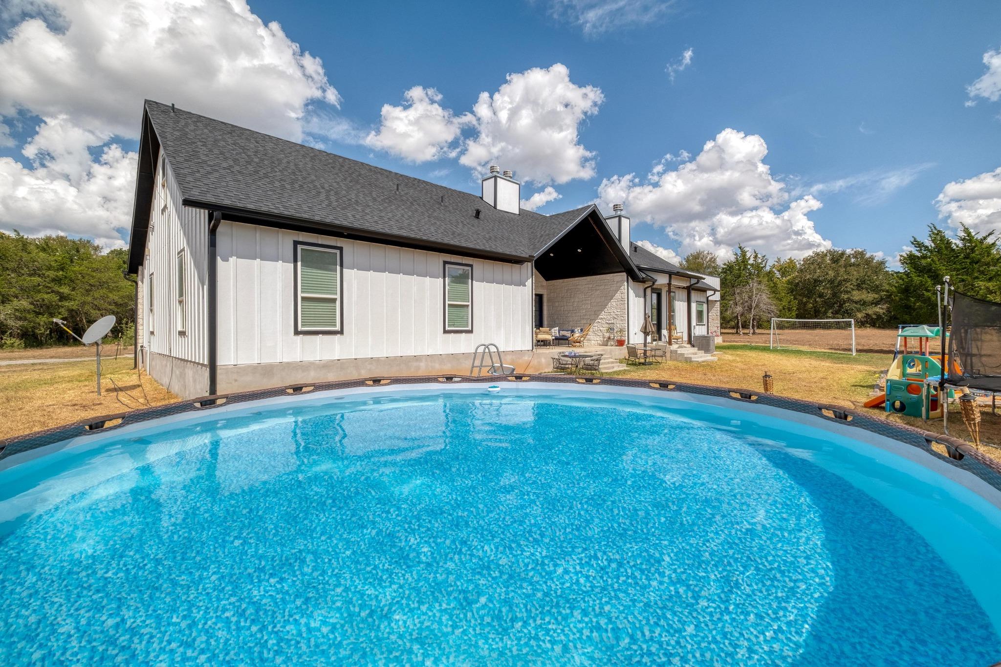 1901 E State Highway 21 Paige TX 78659