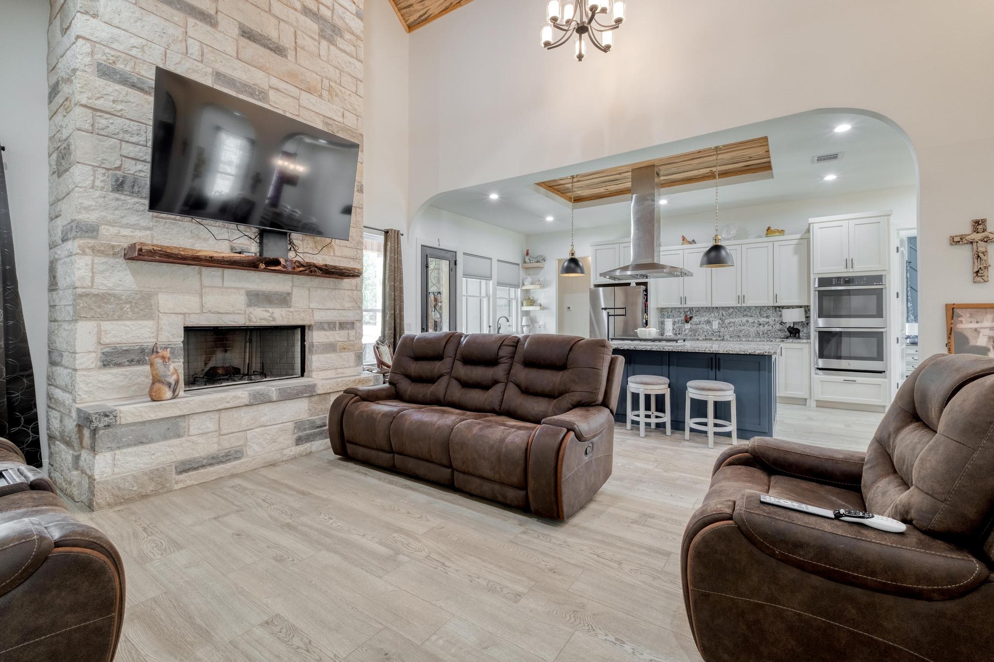 1901 E State Highway 21 Paige TX 78659