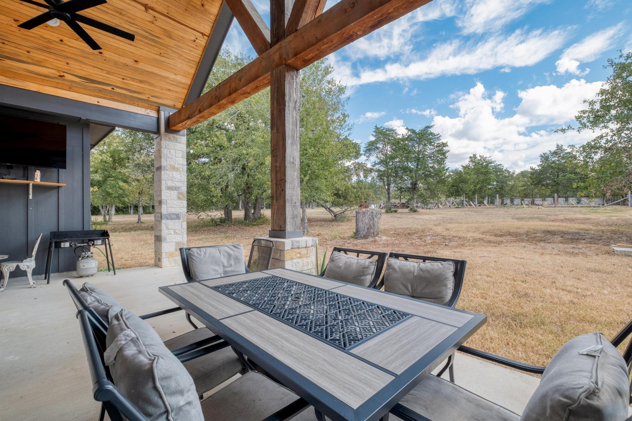1901 E State Highway 21 Paige TX 78659